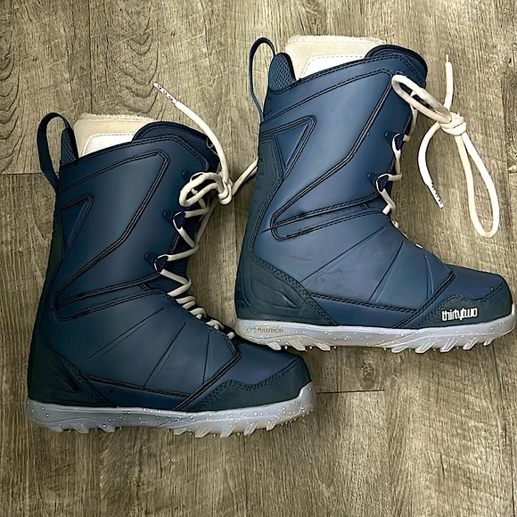 ThirtyTwo Snowboarding Boots - Picture 1 of 5